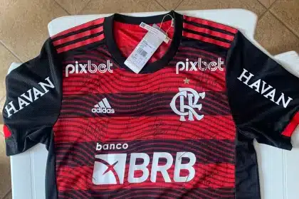 Camisa do Flamengo autografada pelos atuais craques será sorteada para torcedores do Amapá