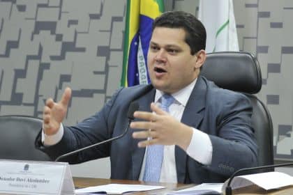 Davi Alcolumbre é reeleito presidente da Comissão de Constituição e Justiça do Senado