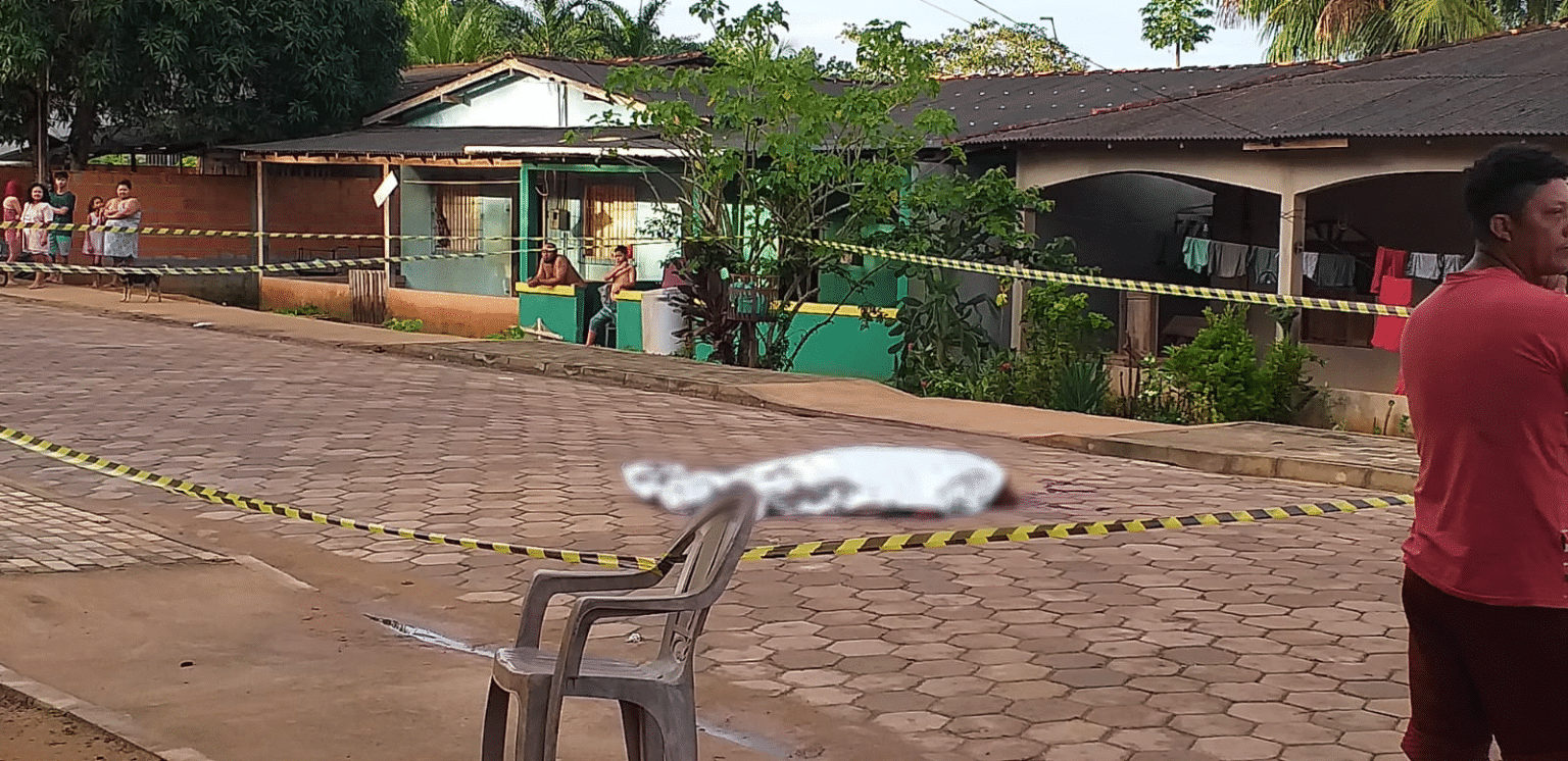Adolescente é morta a várias facadas no bairro do Coração