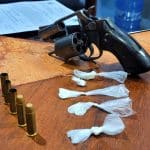 Assaltante envolvido com tráfico de drogas morre durante confronto com a polícia