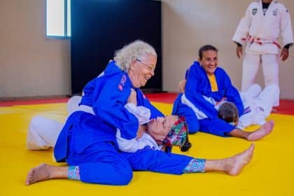 Judoca de 78 anos treina para cuidar do coração e da mente