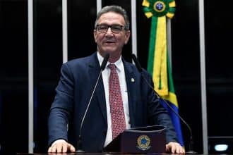 Lucas Barreto critica transposição 'fatiada' de servidores do Amapá