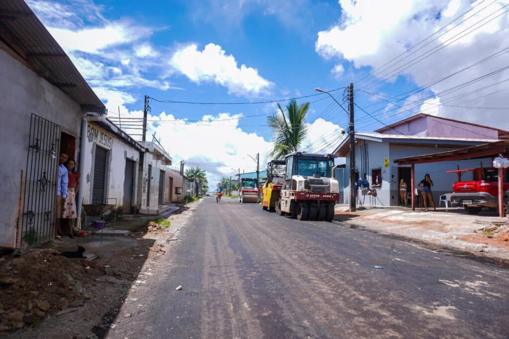 Asfalto na periferia: Avenidas do bairro Araxá recebem obras de pavimentação