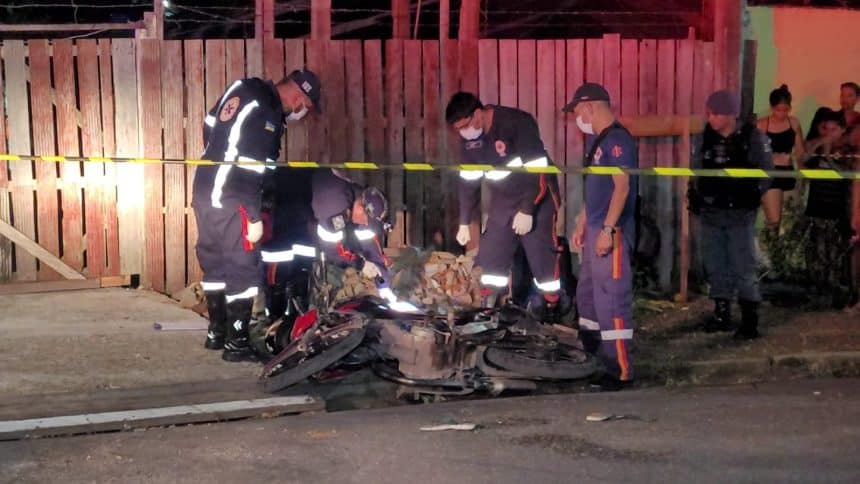 Motoqueiro é morto a tiros e polícia investiga latrocínio ou crime passional