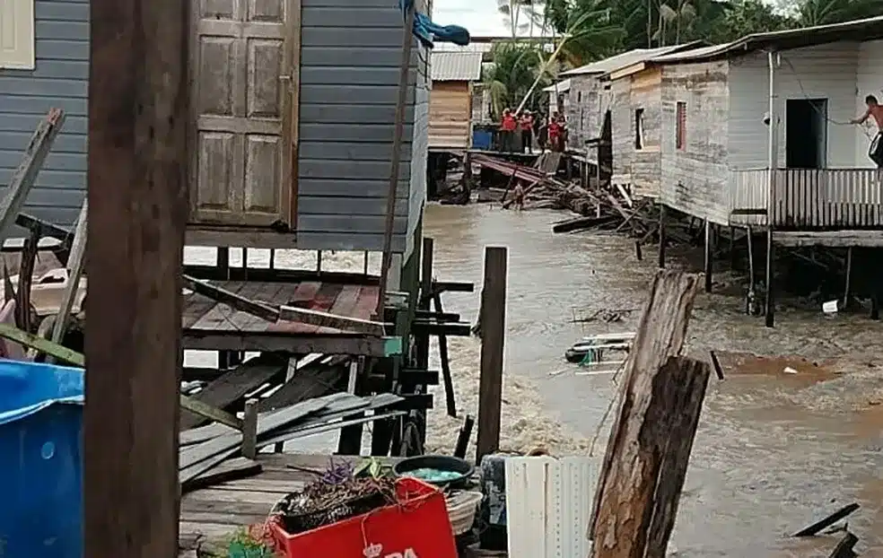 Governo atrasa pagamento de aluguel social de famílias que tiveram casas demolidas no Aturiá