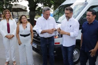 Senador Lucas Barreto fortalece o atendimento do SuperFácil com entrega de novos veículos