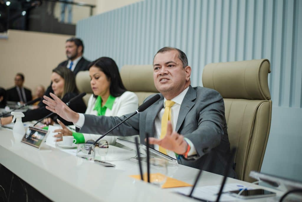 Mulheres gestantes e pessoas com crianças de colo poderão ter vagas preferenciais em estacionamentos