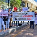 Aprovados em concurso da educação em 2022 realizam protesto em frente ao Palácio do Governo