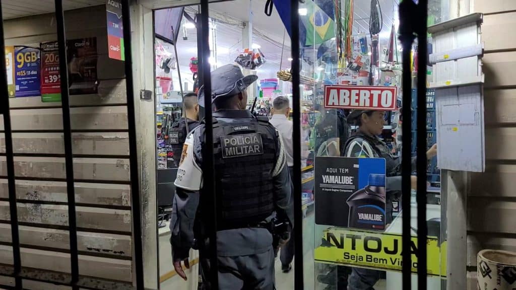 Policial de folga reage e mata assaltante durante roubo em mercantil no Igarapé da Fortaleza