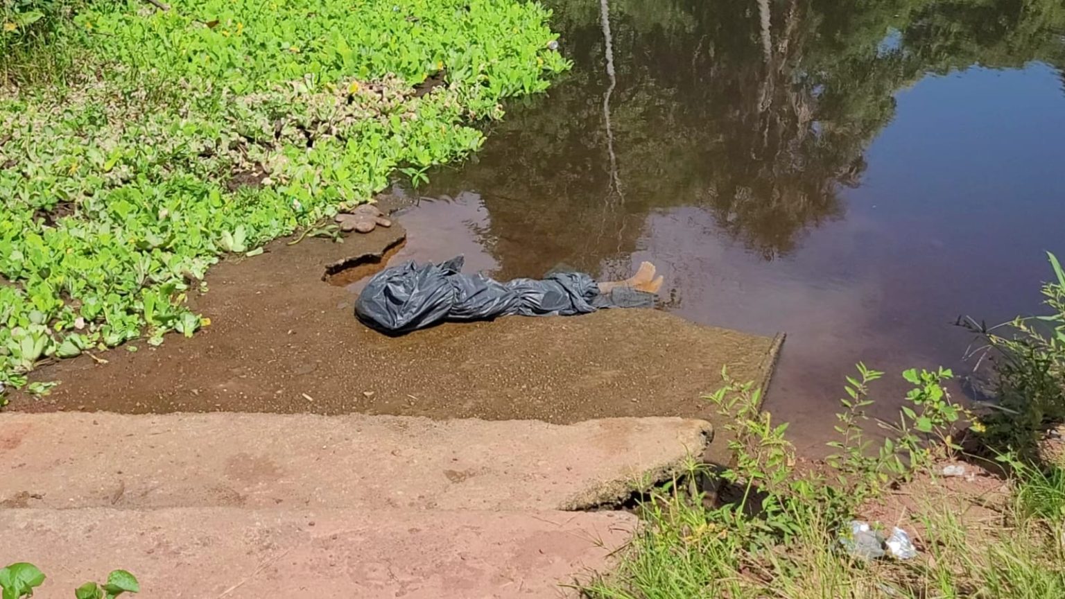 Polícia identifica corpo encontrado degolado em igarapé do Gruta, no Zerão