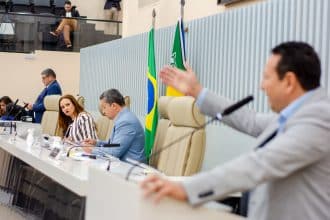 Deputado cobra investigação e eleva o tom dizendo: “CEA Equatorial está roubando o amapaense”