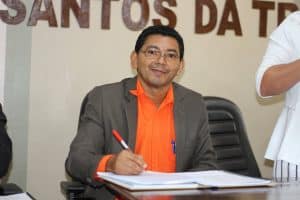 Vice assume Prefeitura de Serra do Navio após afastamento do prefeito Elson Belo e promove exonerações