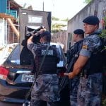 Criminoso faz família refém no bairro Pedrinhas