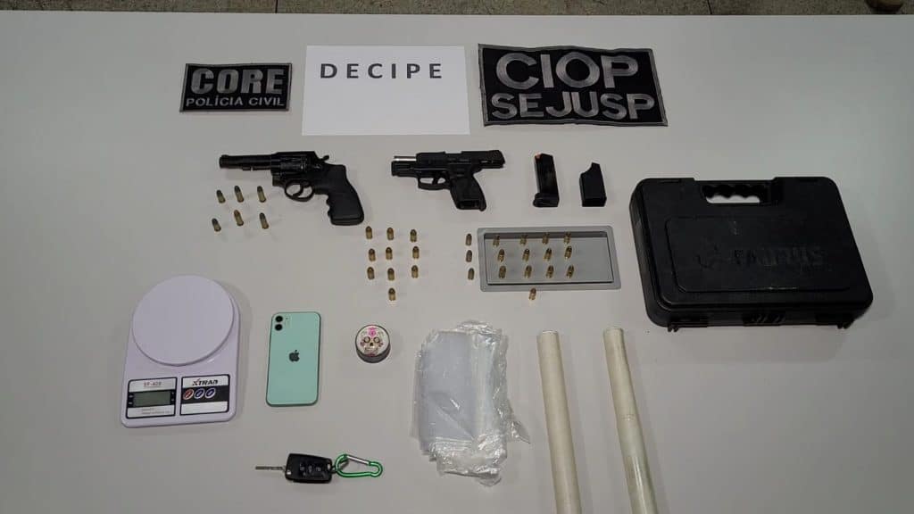 Membro de grupo criminoso é preso com armas, munições e carro de traficante