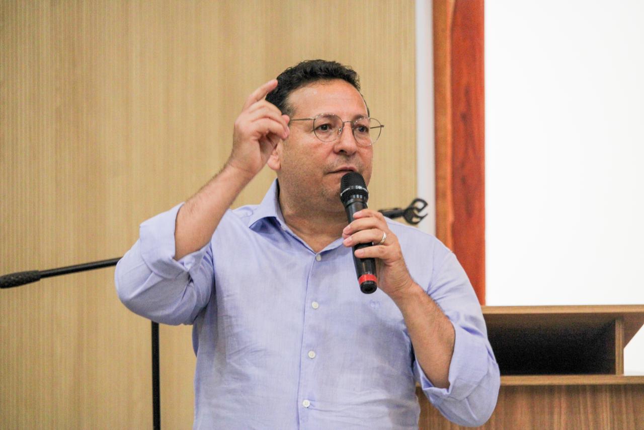 Deputado se posiciona contra aumento nas tarifas de energia durante audiência pública da ANEEL no Amapá