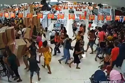 Promoção de 'Black Friday' resulta em tiro, pessoas pisoteadas e 40 feridos levados para hospitais