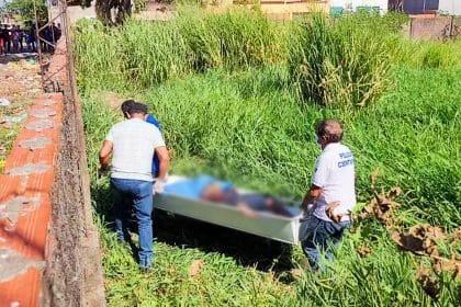 Corpo de adolescente é encontrado com sinais de violência em lote abandonado