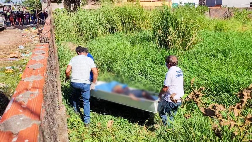 Corpo de adolescente é encontrado com sinais de violência em lote abandonado