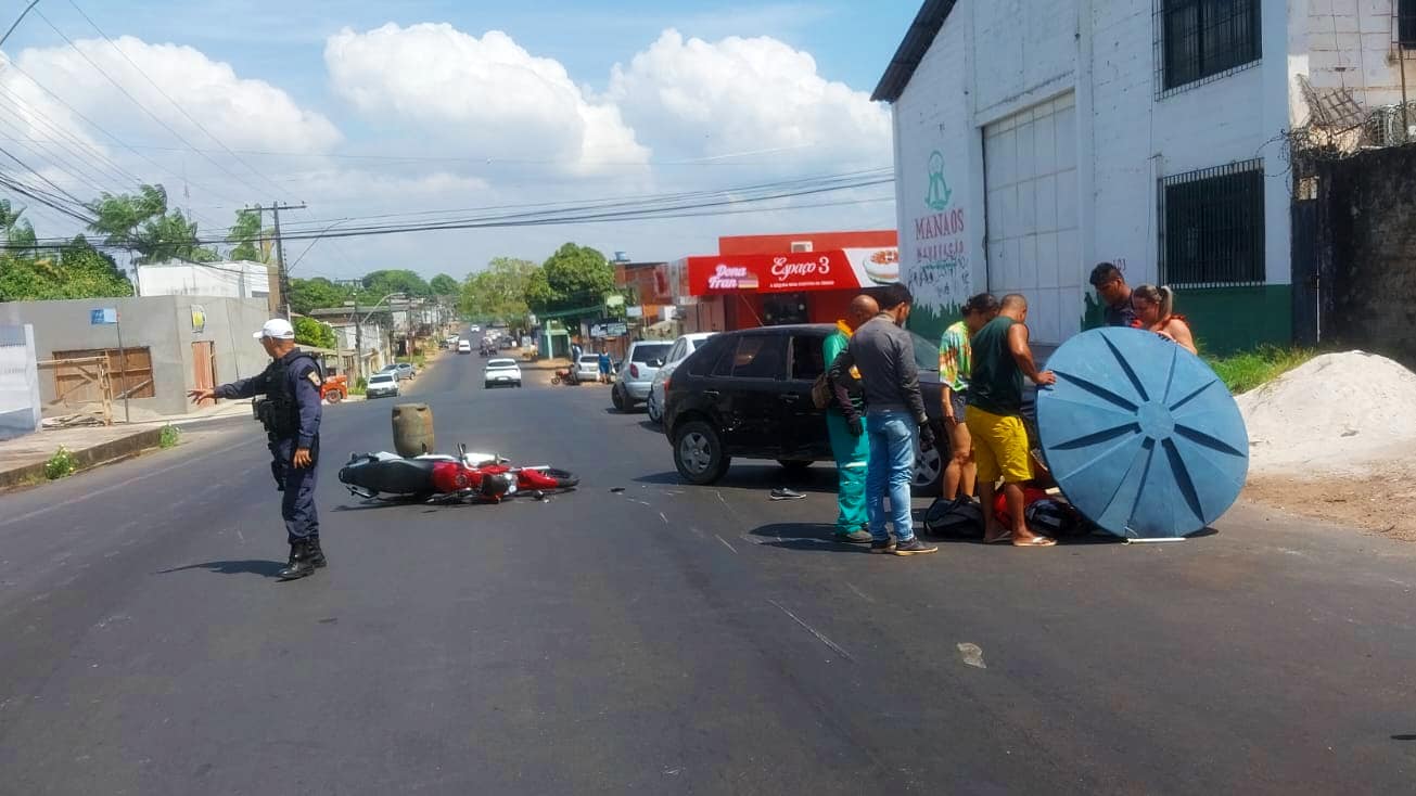 Motoqueiro não resiste a colisão com carro no Centro de Macapá