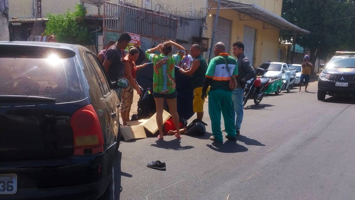Motoqueiro não resiste a colisão com carro no Centro de Macapá