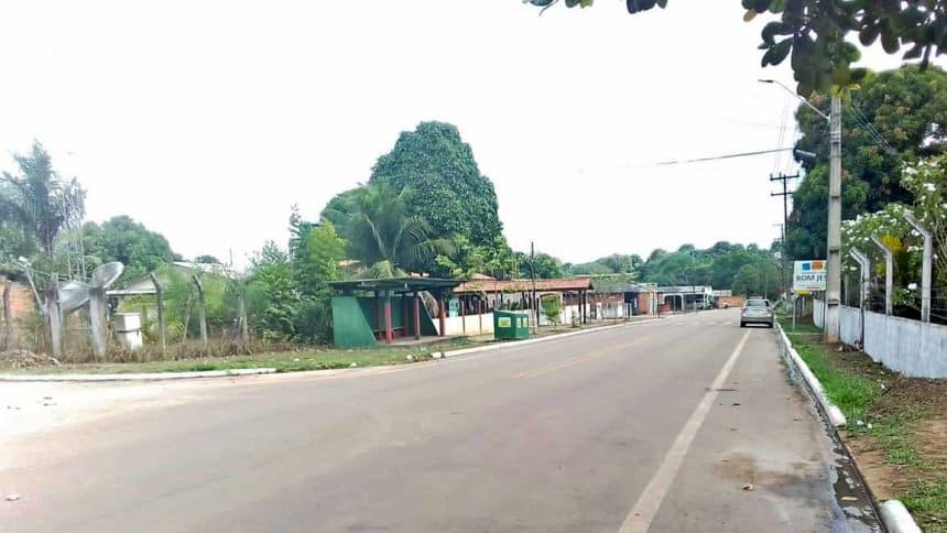 Moradores da Vila do Curicaca anunciam interdição da Rodovia AP–070 em forma protesto, em Itaubal