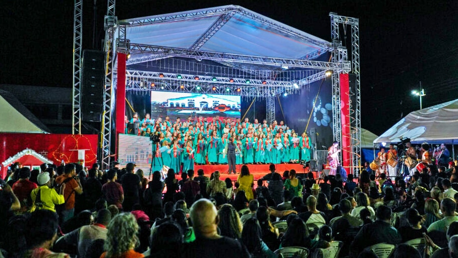 ‘Natal Luz’ promove noite de emoção com Padre Fábio de Melo e Cantata Natalina, em Macapá