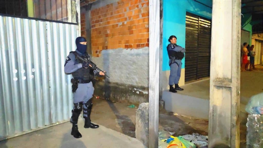 Detento morre durante troca de tiros com a polícia em área de ponte no bairro Muca, em Macapá