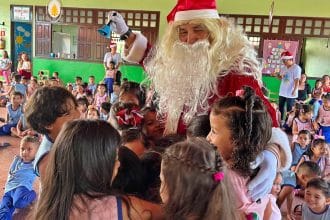 Quase 400 crianças da Zona Oeste de Macapá participam de programação natalina promovida pelo deputado Júnior Favacho