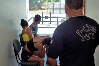 Polícia Civil prende homem e irmãs gêmeas em operação contra o tráfico de drogas