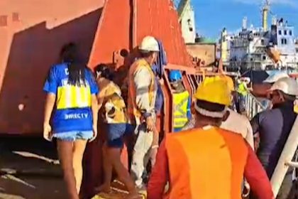 Piloto que manobrava empilhadeira em balsa cai no rio e corpo segue desaparecido