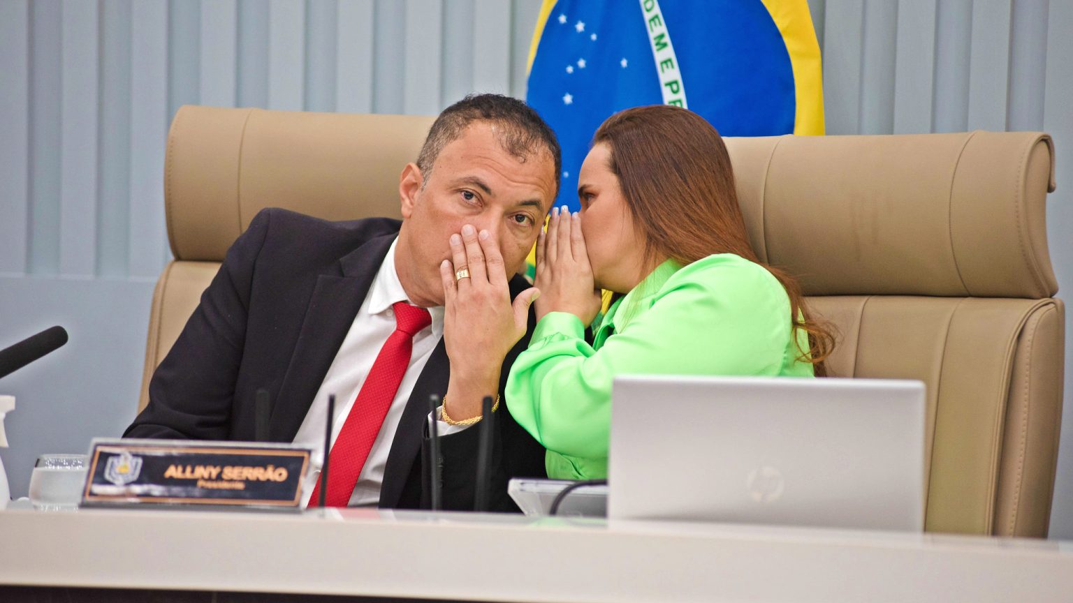 Alliny Serrão busca reeleição para a presidência da ALAP, mas enfrenta resistência