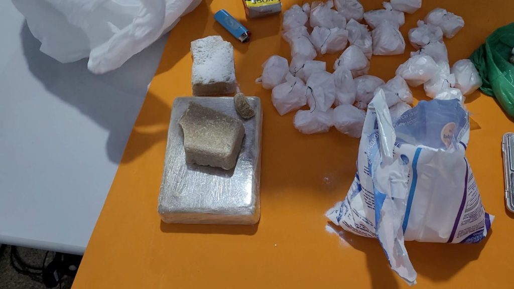 Polícia prende dupla e apreende quase 3 kg de drogas em Mazagão