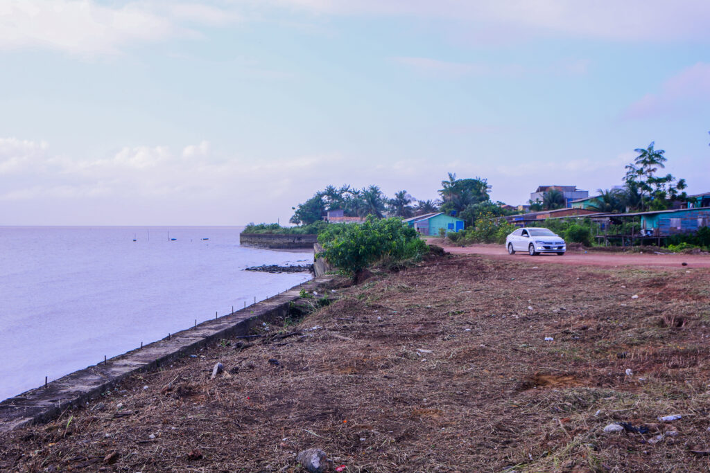 Governo aciona justiça para impedir obra realizada pela Prefeitura de Macapá na Orla do Araxá; moradores programam manifestação