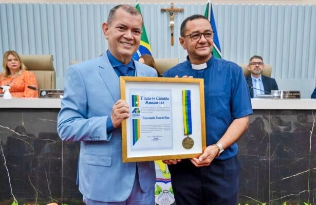 Júnior Favacho outorga título de 'Cidadão Amapaense' ao padre Francivaldo Lima