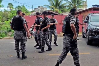 Indivíduo rompe barreira de trânsito em fuga, envolve-se em confronto armado com o Bope e é morto