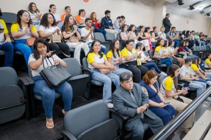 Deputado Roberto preside sessão marcada por emoção no Dia Mundial de Conscientização da Doença de Parkinson