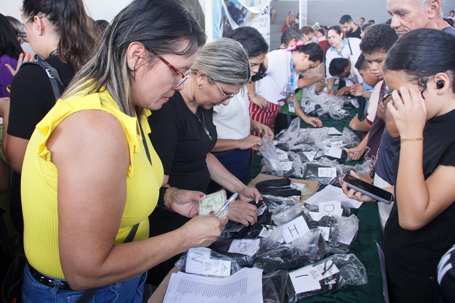 Entrega de óculos de grau transforma a vida de 555 estudantes da rede pública em Macapá