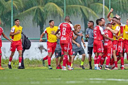 Cristal vence Baré em duelo emocionante e fica a um passo da final da Série B do Amapazão