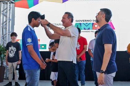 Entrega de óculos de grau transforma a vida de 555 estudantes da rede pública em Macapá