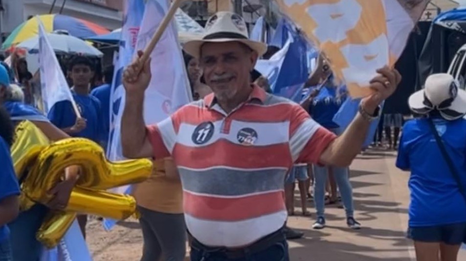 Carro de ex-vereador capota na BR-156, no trecho entre Laranjal do Jari e Macapá