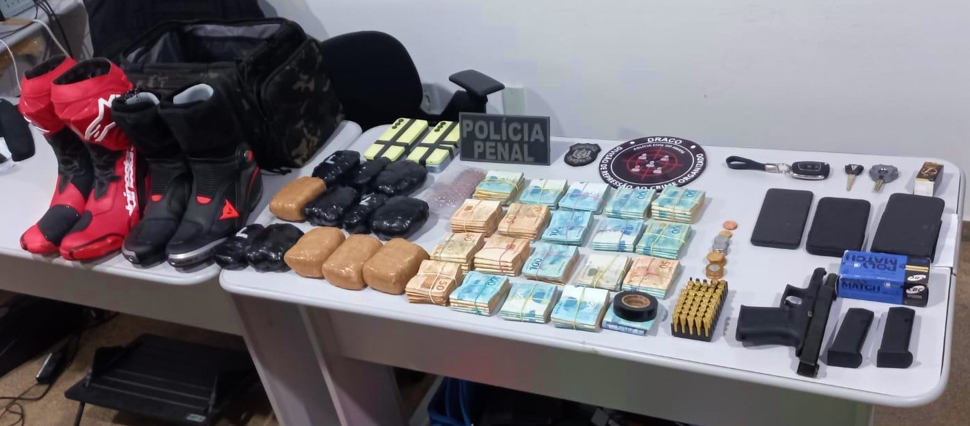 Polícia apreende mais de R$ 95 mil na casa de policial penal preso ao tentar levar celulares e drogas para dentro da penitenciária