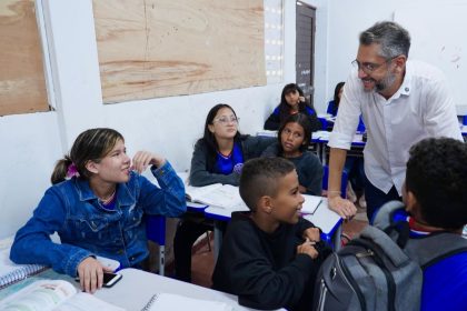 Governador Clécio acompanha obras de reconstrução da Escola Estadual Lauro Chaves, em Macapá