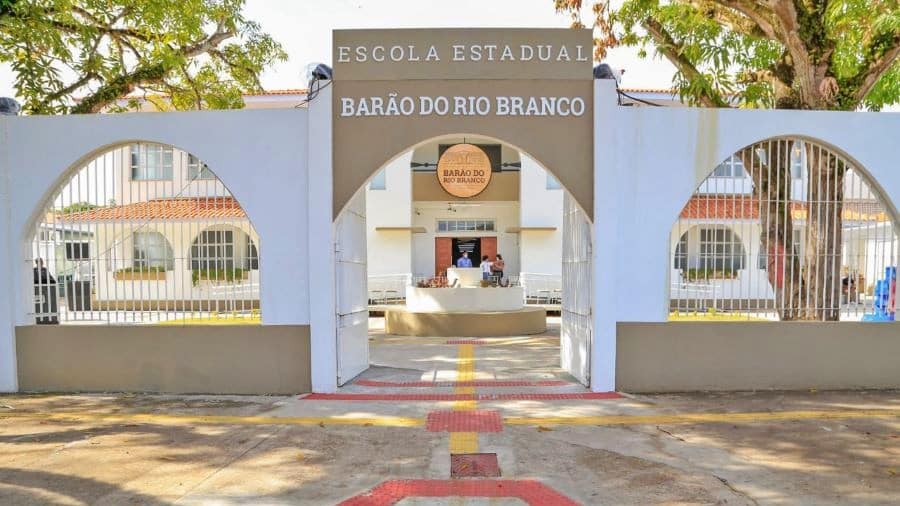 Exibição de filme com cenas de sexo em escola gera revolta em pais da Escola Estadual Barão do Rio Branco