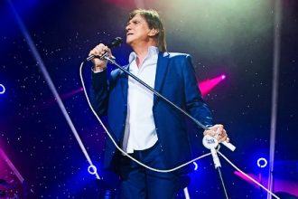 Roberto Carlos abre o maior Réveillon da Amazônia com show inesquecível em Macapá