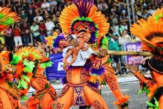 Carnaval 2025: Grupos de Acesso e Especial abrem desfiles na Avenida Ivaldo Veras com espetáculo de cores, cultura e tradição