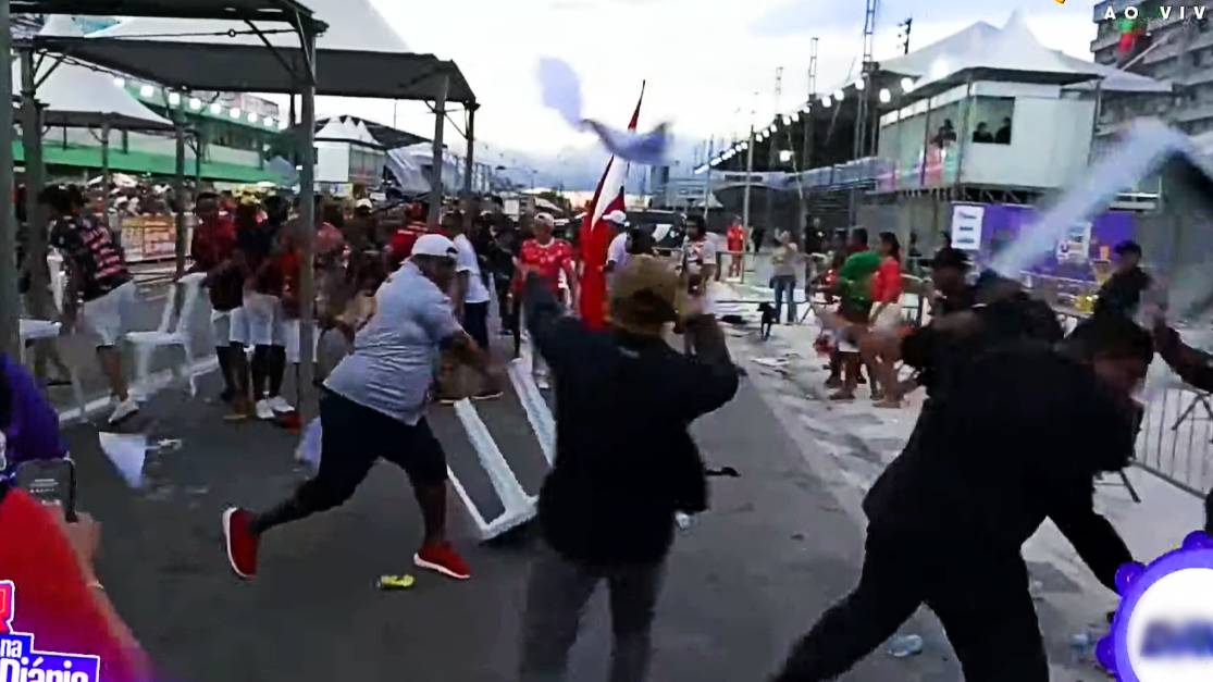 Apuração do Carnaval de Macapá termina em confusão, quebra-quebra e intervenção da PM com bombas