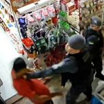 Câmera flagra policial agredindo homem dentro de mercantil na Zona Norte de Macapá; 2º BPM apura conduta