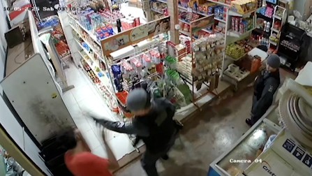 Câmera flagra policial agredindo homem dentro de mercantil na Zona Norte de Macapá; 2º BPM apura conduta
