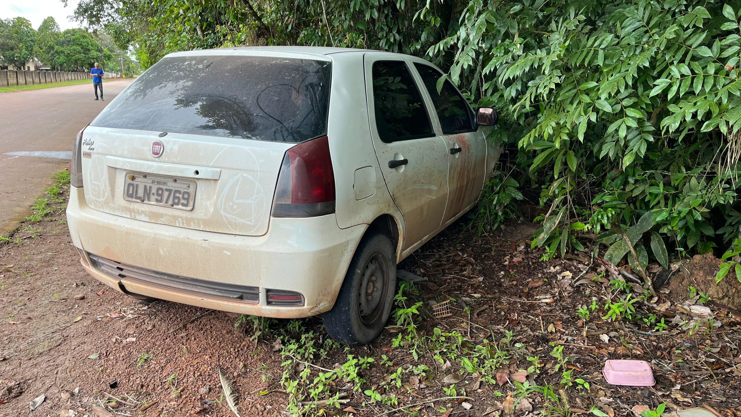 Motorista atropela e mata idoso em Santana, foge sem prestar socorro e abandona carro em ramal da Fazendinha