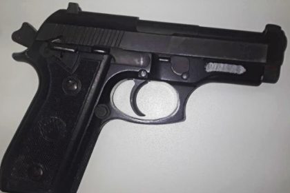 Homem é preso com arma ilegal durante operação da PF que investiga fraudes milionárias em licitações no Amapá